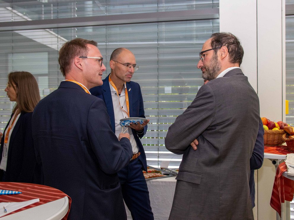 Gespräche nach den Pitches am Buffet